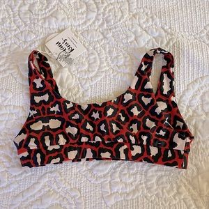 Kulani kinis NWT crop bikini top. Size Medium.